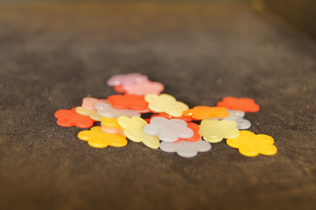 Flat plastic 5-leaf clover multi color - 5pc